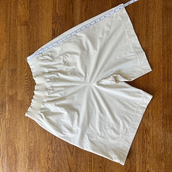 Lululemon Stretch Woven Ruffle-Waist High-Rise Short 9" - Picture 6 of 14